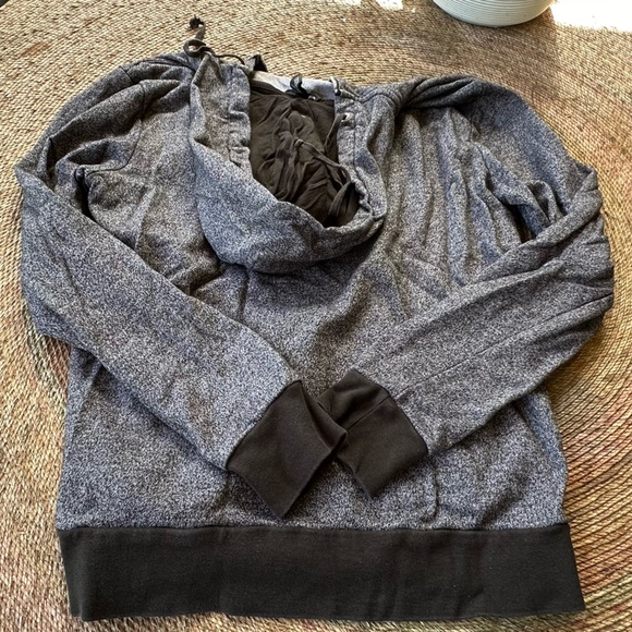 Hoodie H& M adult size S, black , in excellent  preloved condition, - Picture 4 of 5